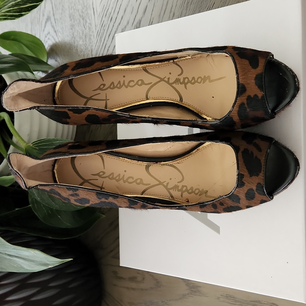 Sexy peep toe platforms.  Priced to sale fast.